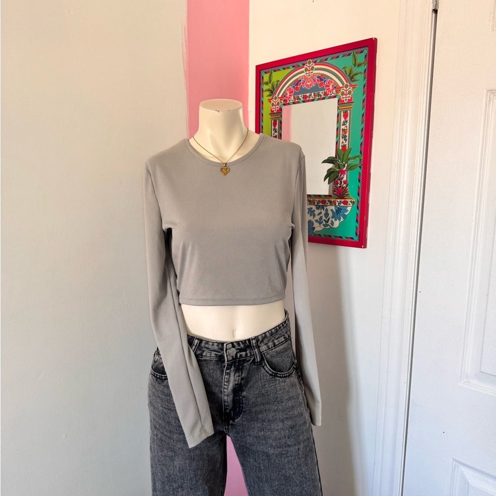 Women’s Gray Ribbed Long-Sleeve Cropped Top